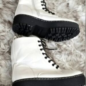 Women lace up boots